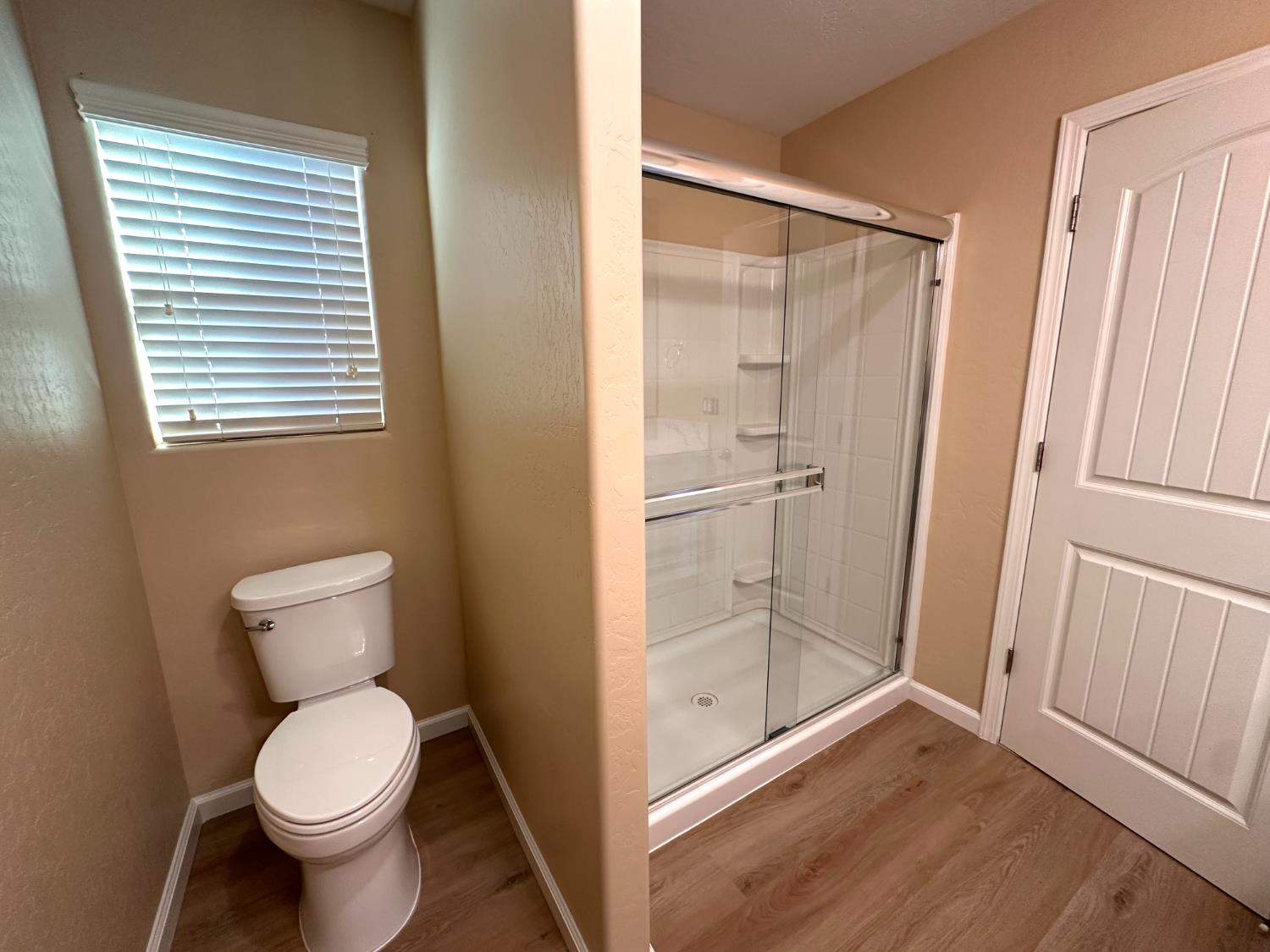 2582 N Antioch, Fresno, CA 93722