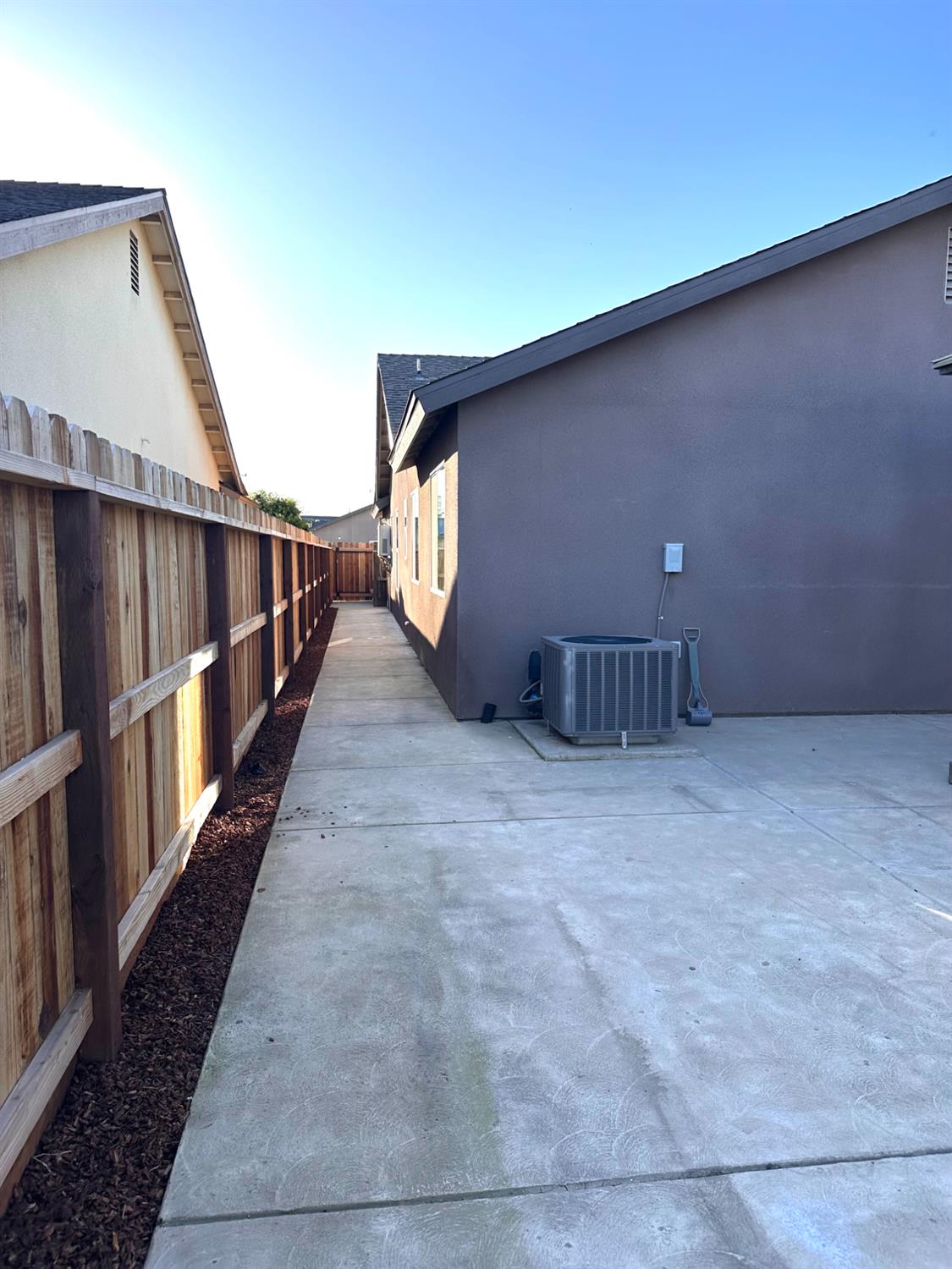 2582 N Antioch, Fresno, CA 93722