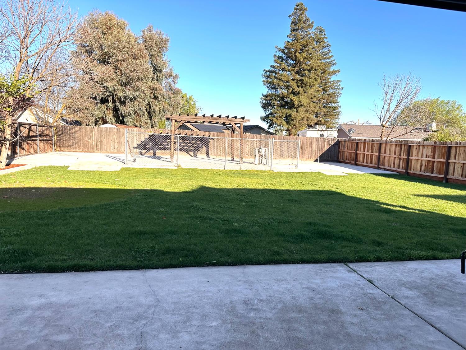 2582 N Antioch, Fresno, CA 93722