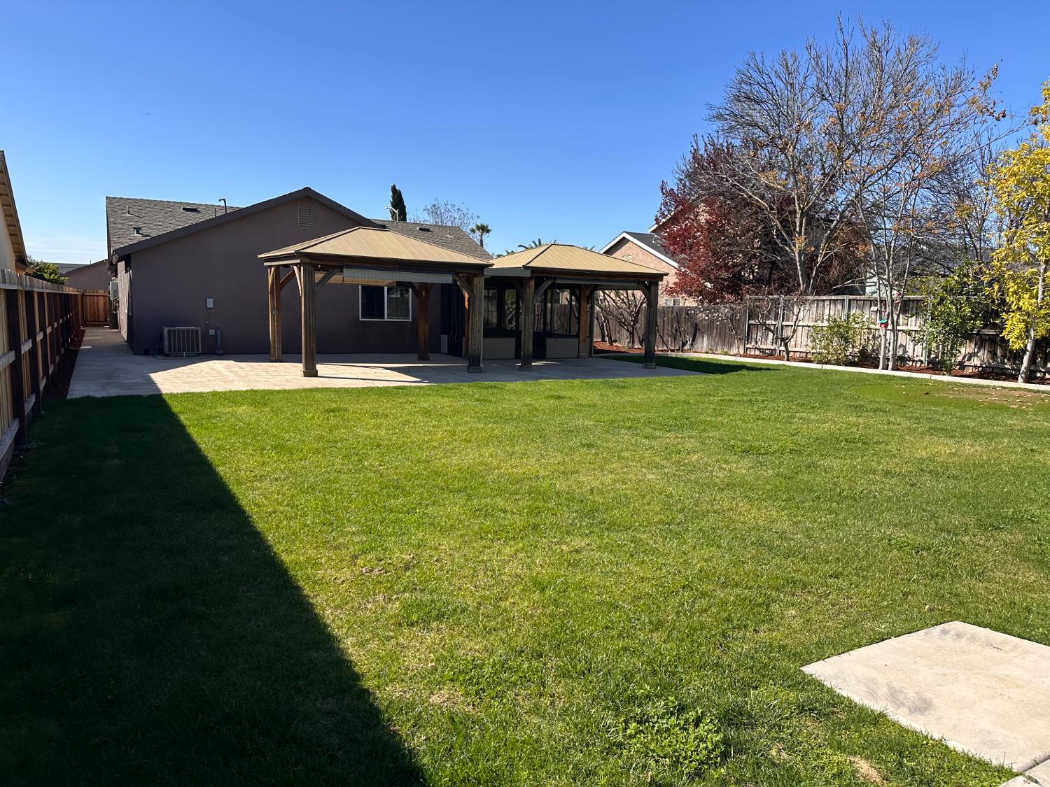 2582 N Antioch, Fresno, CA 93722