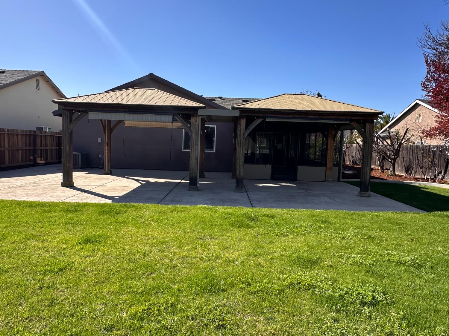 2582 N Antioch, Fresno, CA 93722