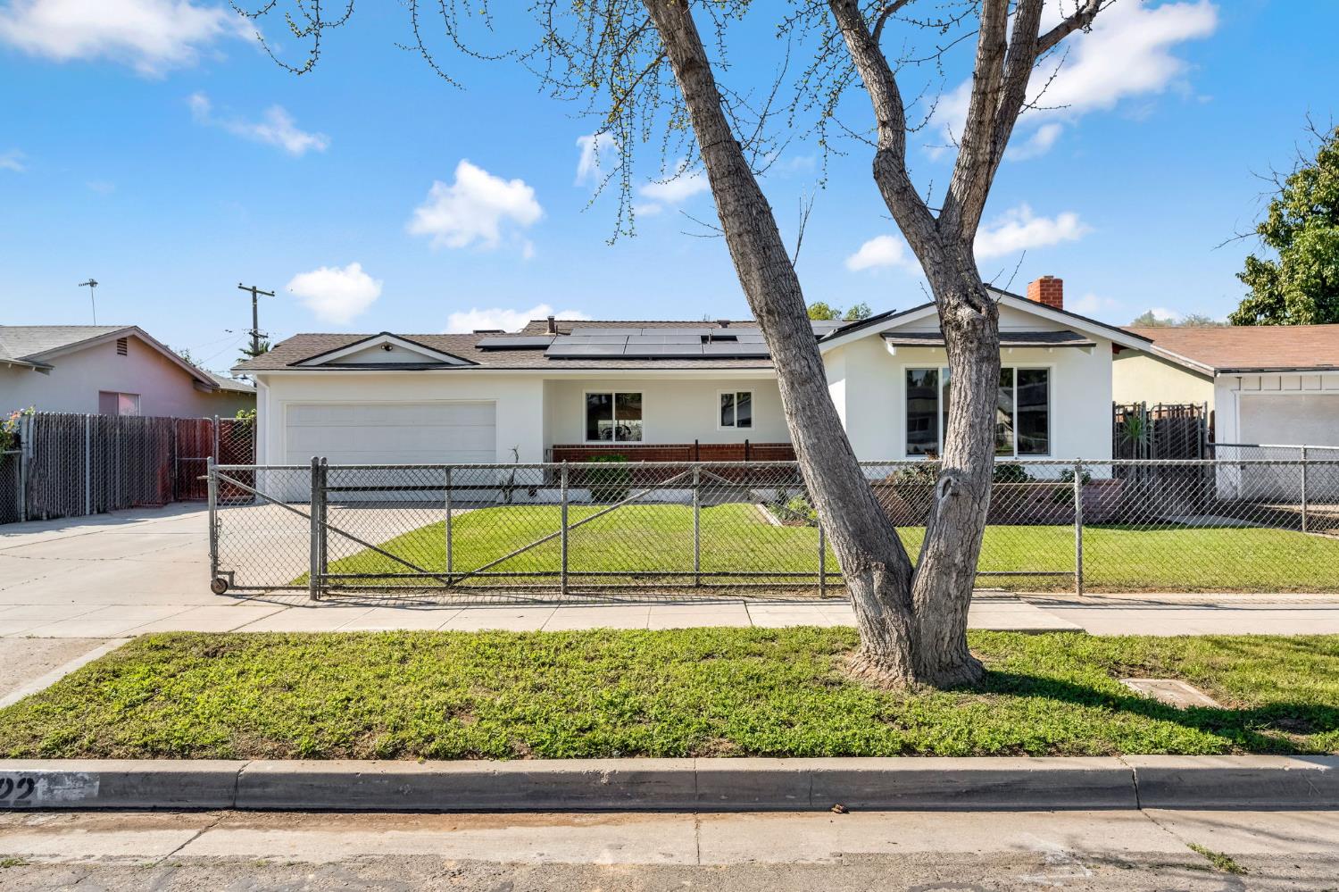 1442 S Recreation Ave, Fresno, CA 93702