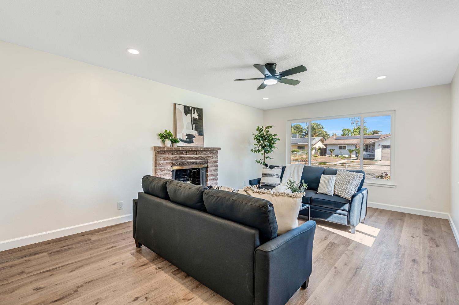 1442 S Recreation Ave, Fresno, CA 93702