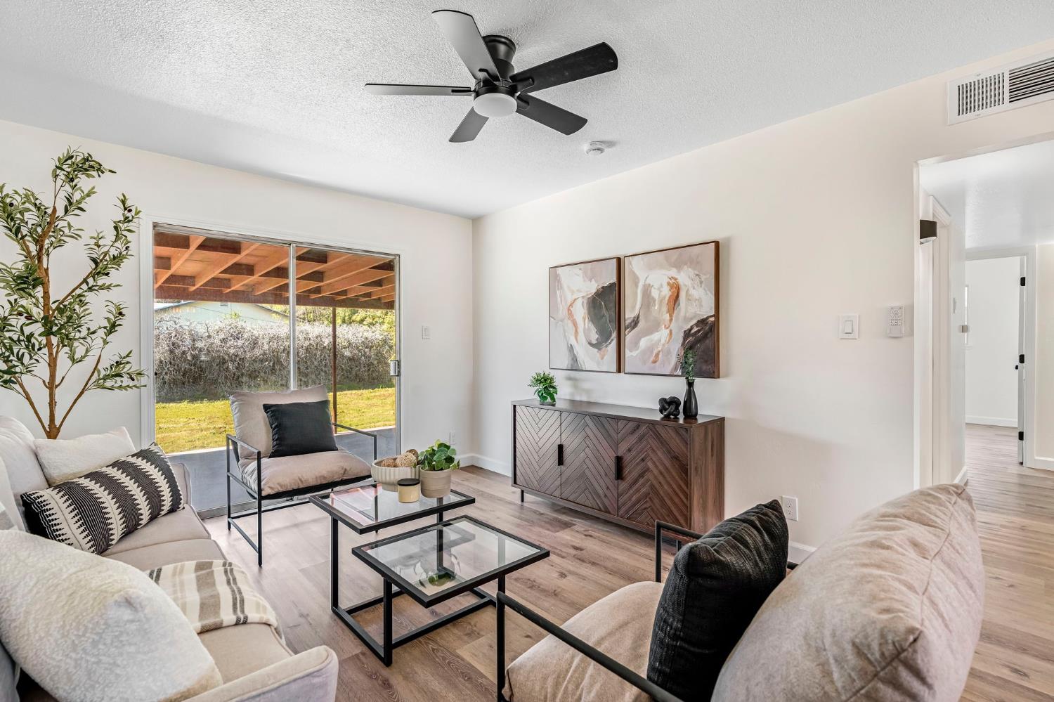 1442 S Recreation Ave, Fresno, CA 93702