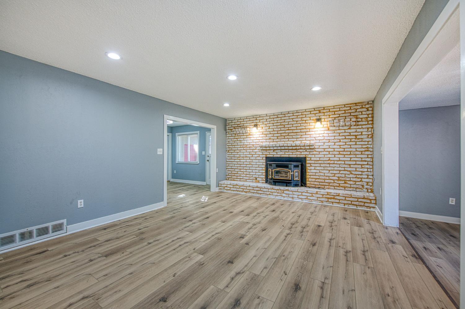 5435 N Bond St, Fresno, CA 93710