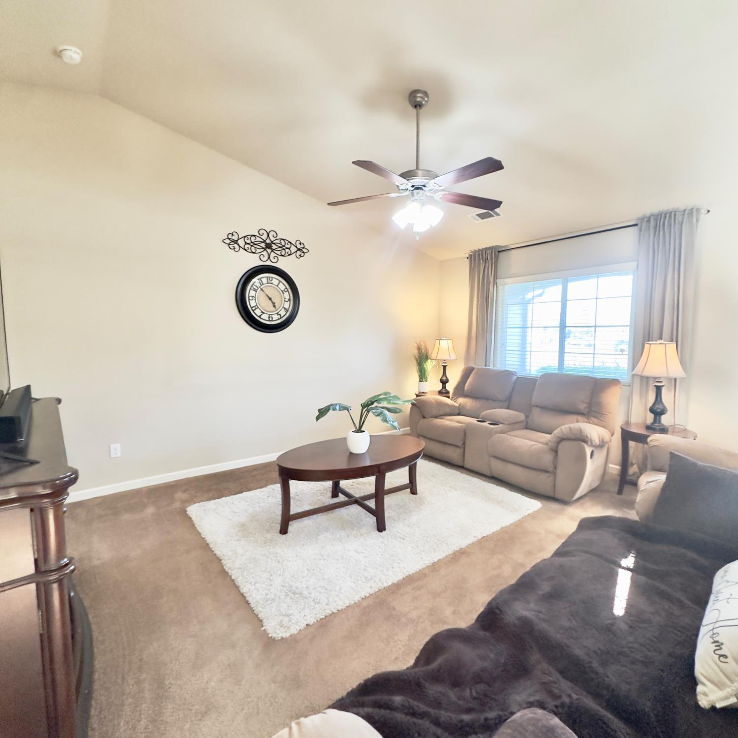 53 Dalton Ave, Sanger, CA 93657