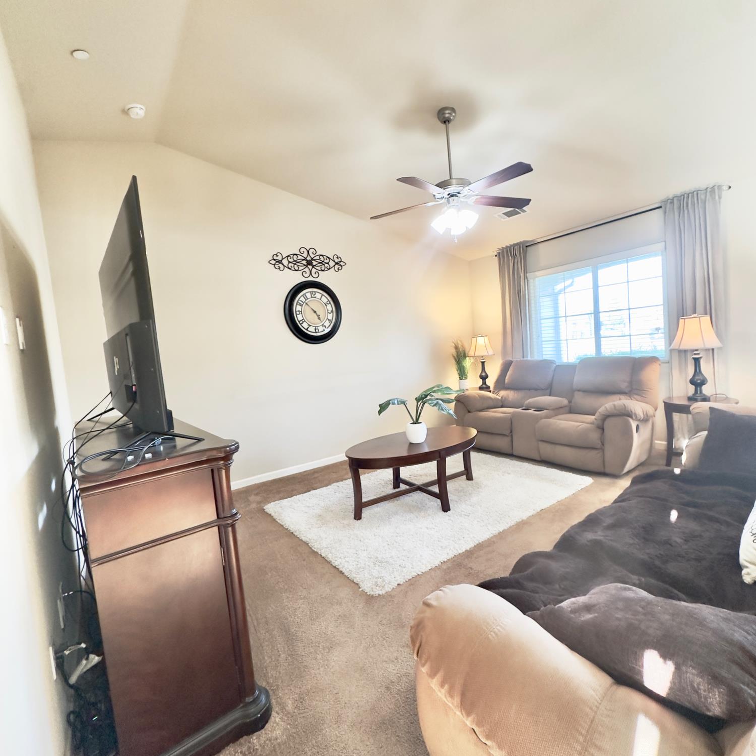 53 Dalton Ave, Sanger, CA 93657