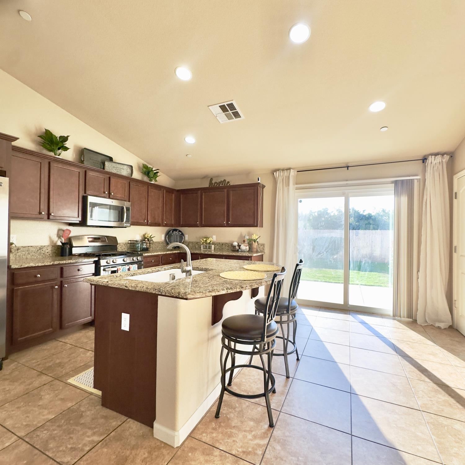 53 Dalton Ave, Sanger, CA 93657