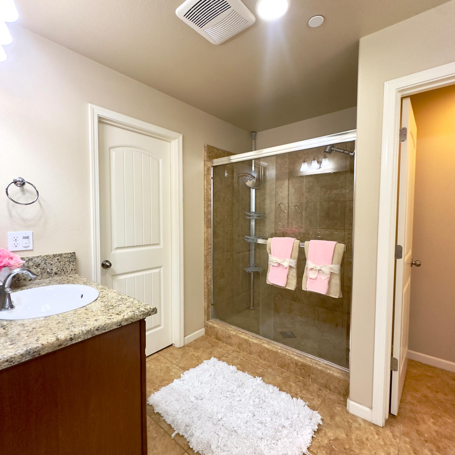 53 Dalton Ave, Sanger, CA 93657