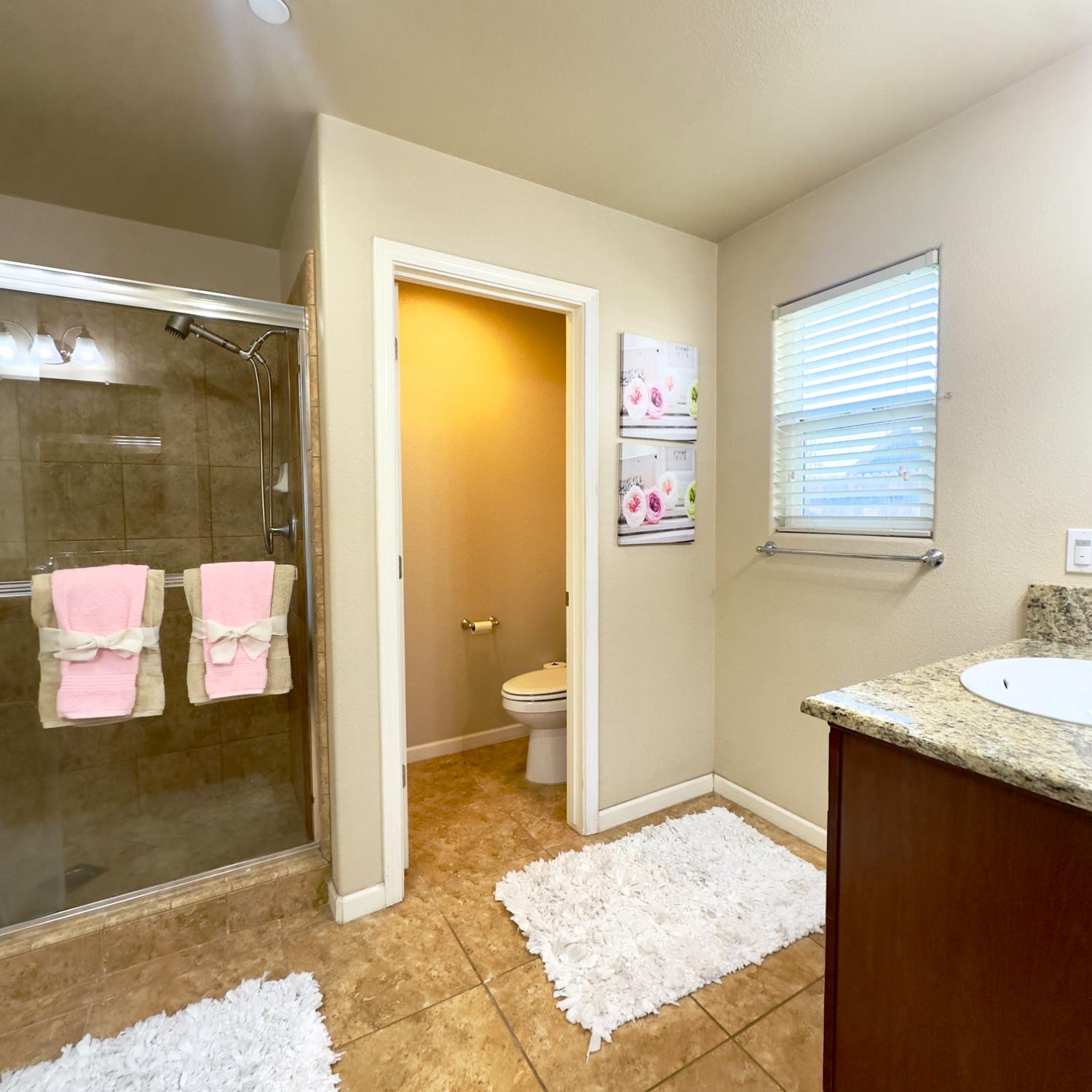 53 Dalton Ave, Sanger, CA 93657