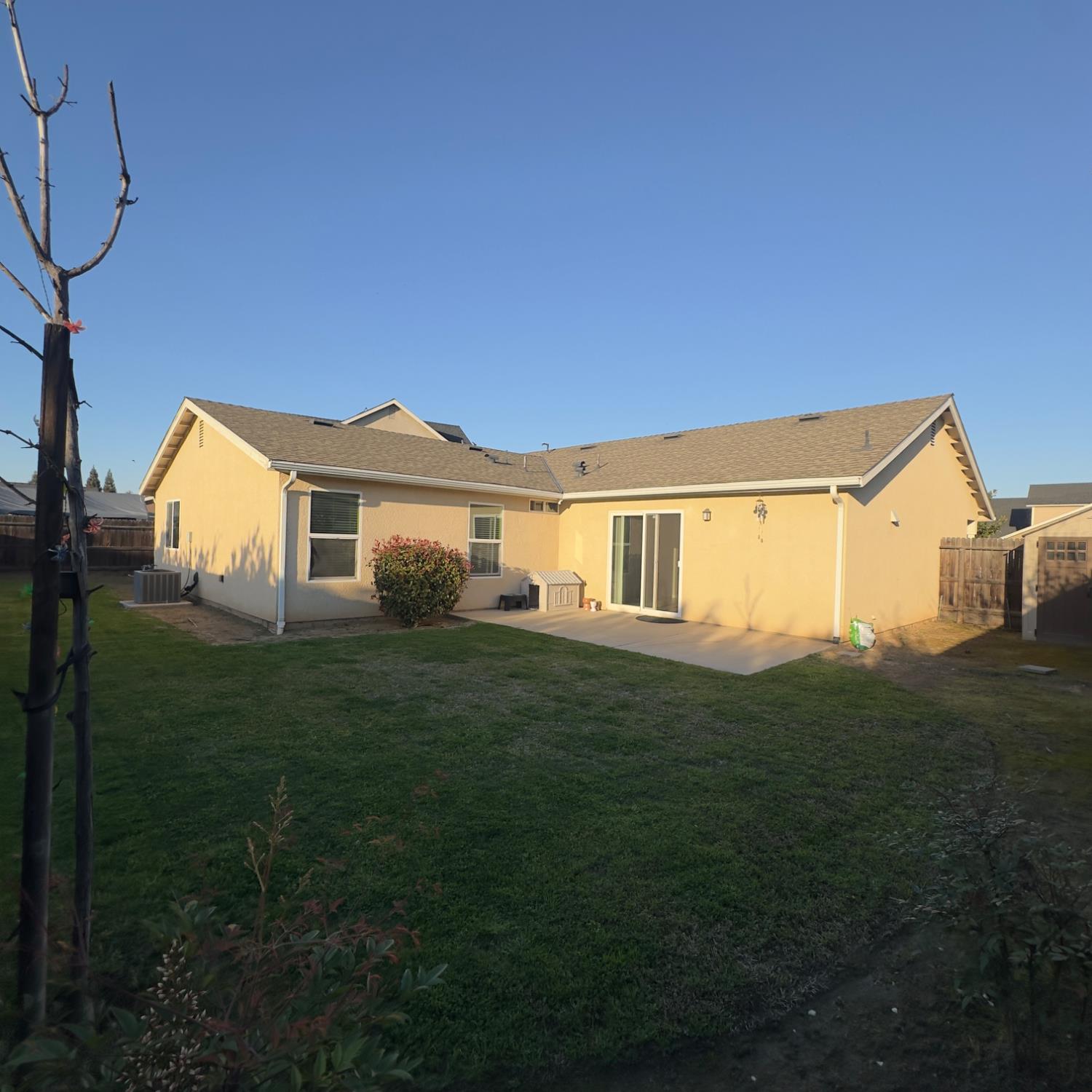 53 Dalton Ave, Sanger, CA 93657