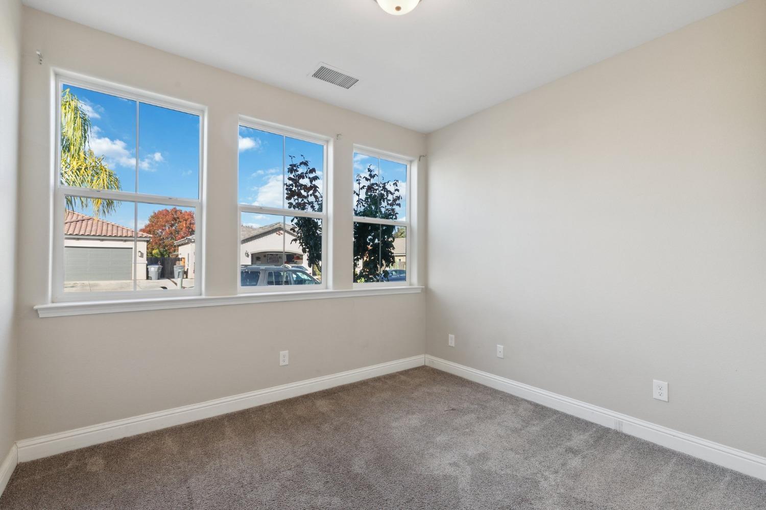 568 St Julien Dr, Madera, CA 93638