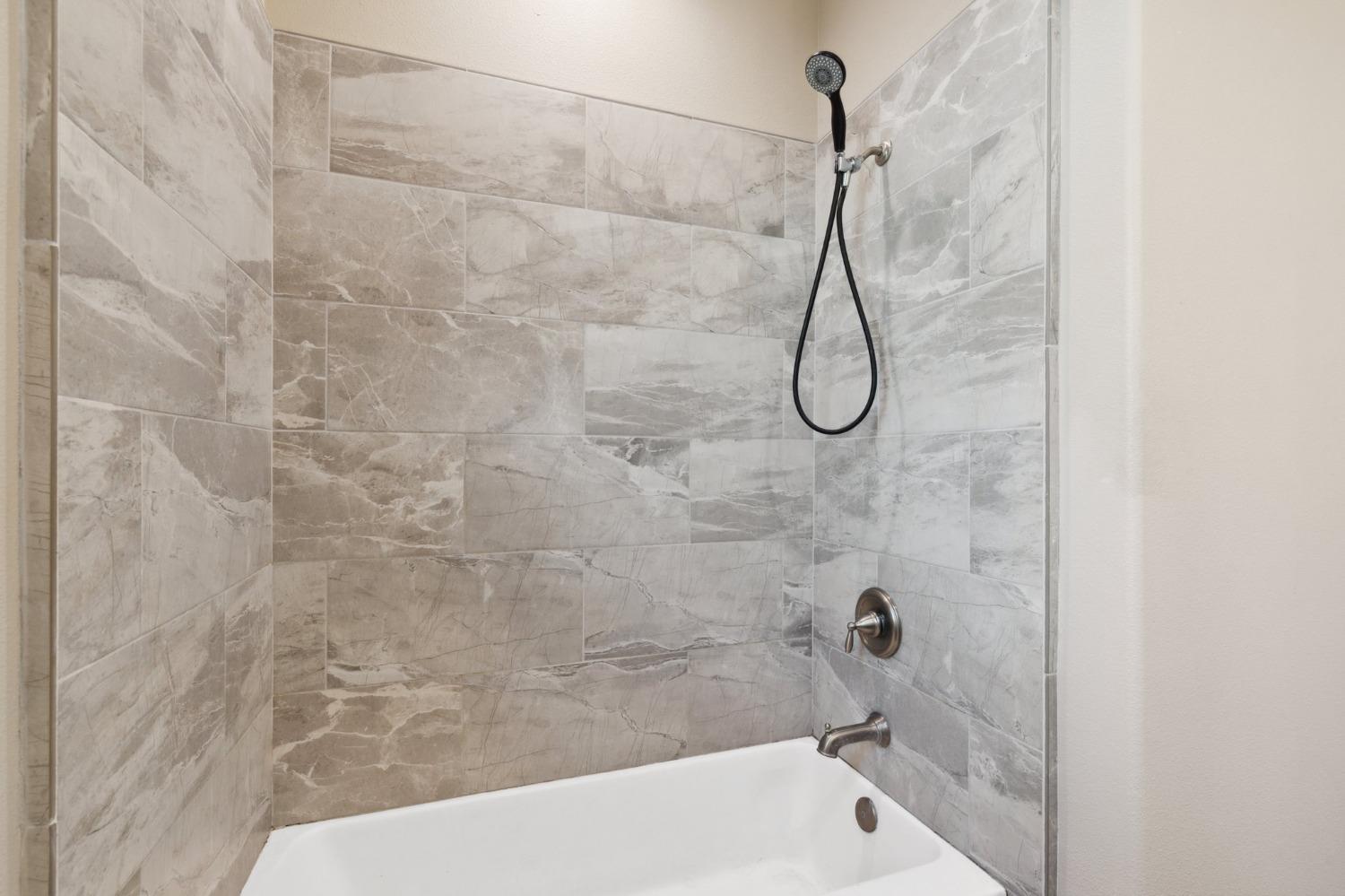 568 St Julien Dr, Madera, CA 93638