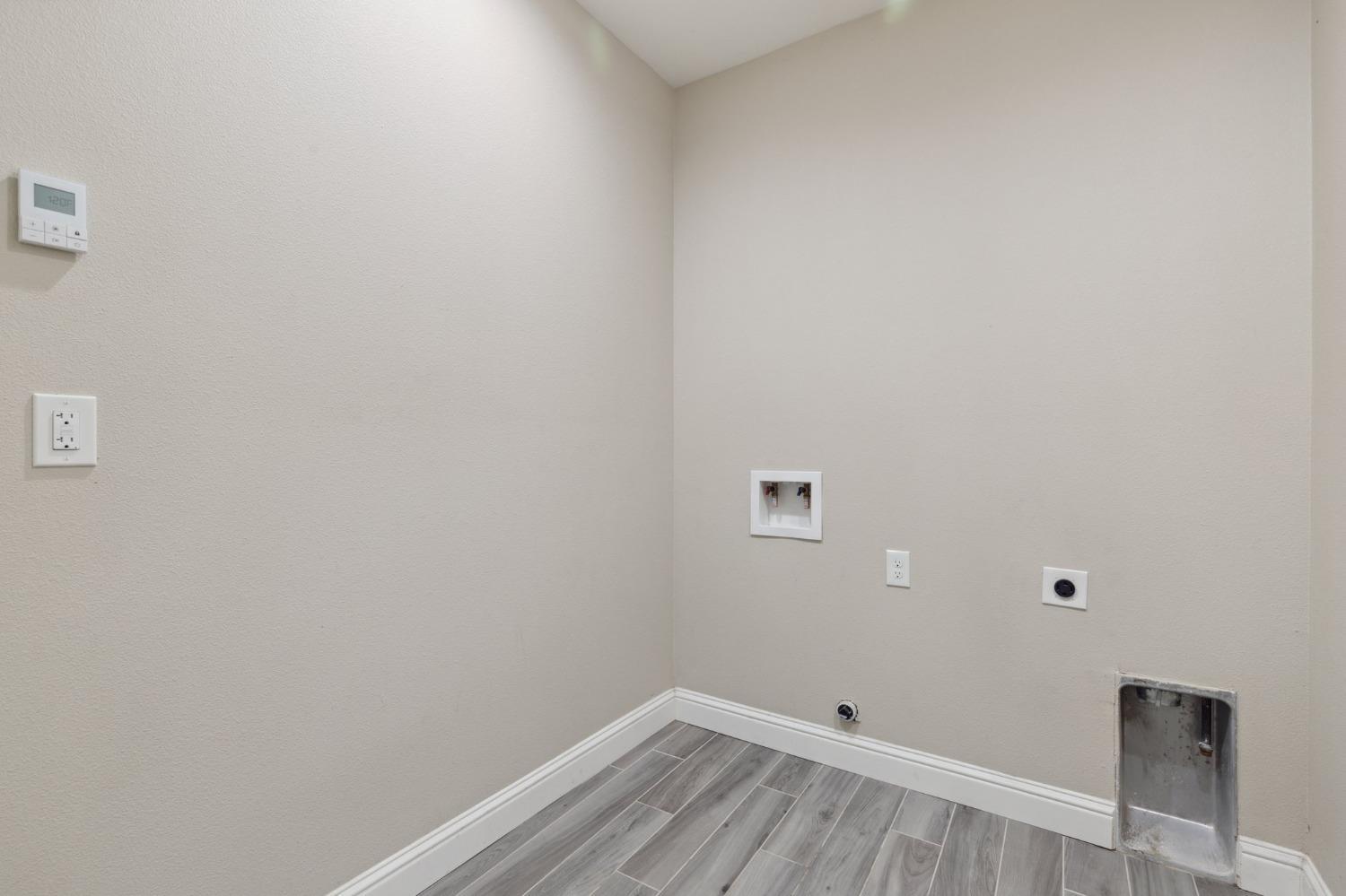 568 St Julien Dr, Madera, CA 93638