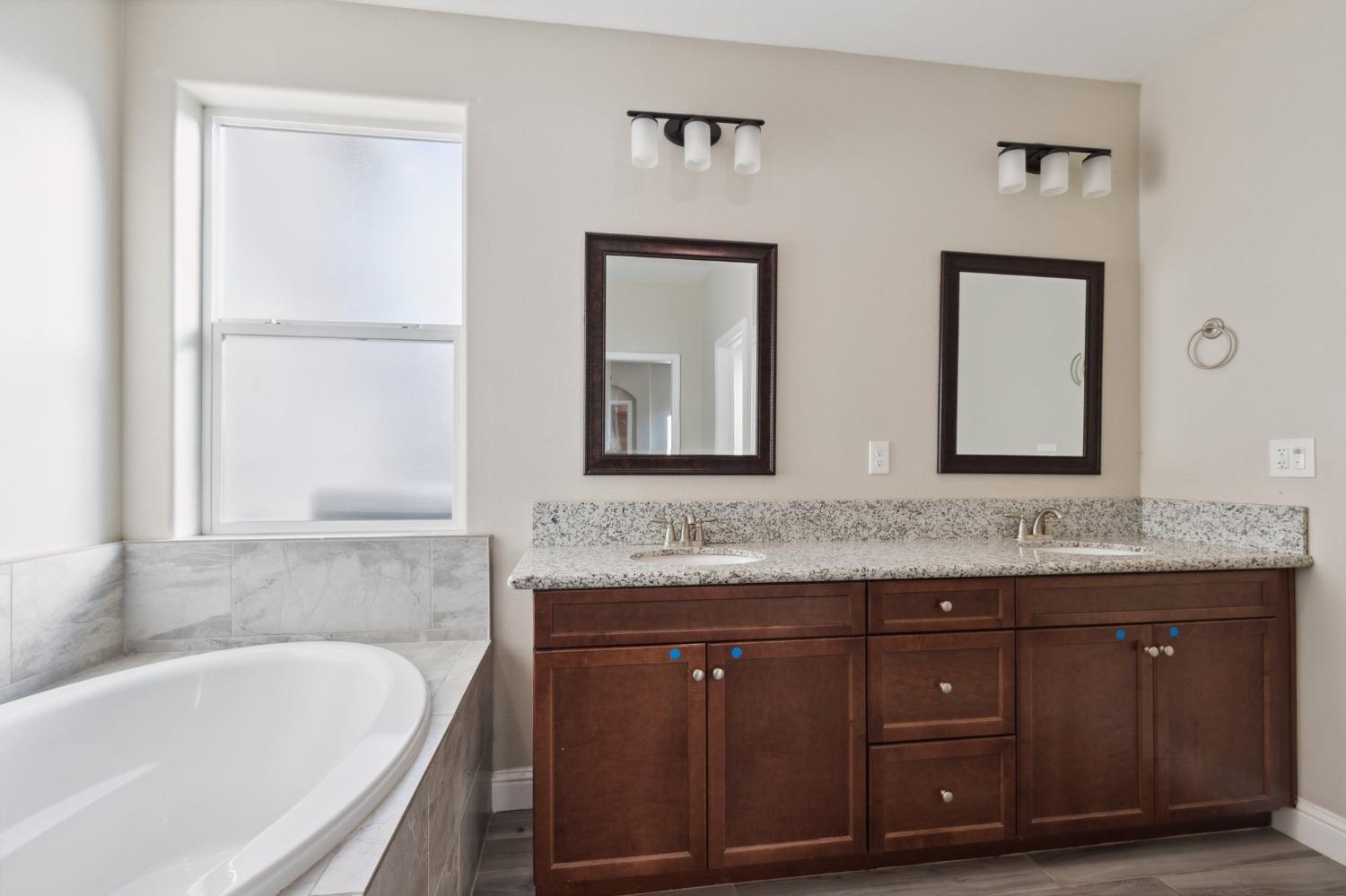 568 St Julien Dr, Madera, CA 93638