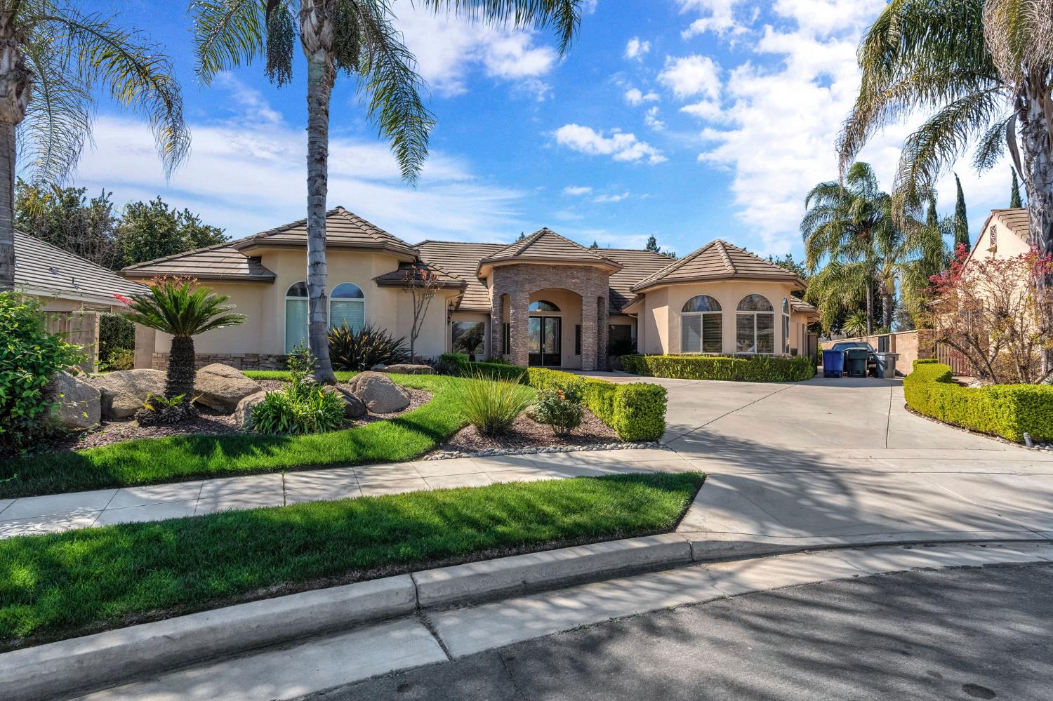 7559 N Antioch Ave, Fresno, CA 93722