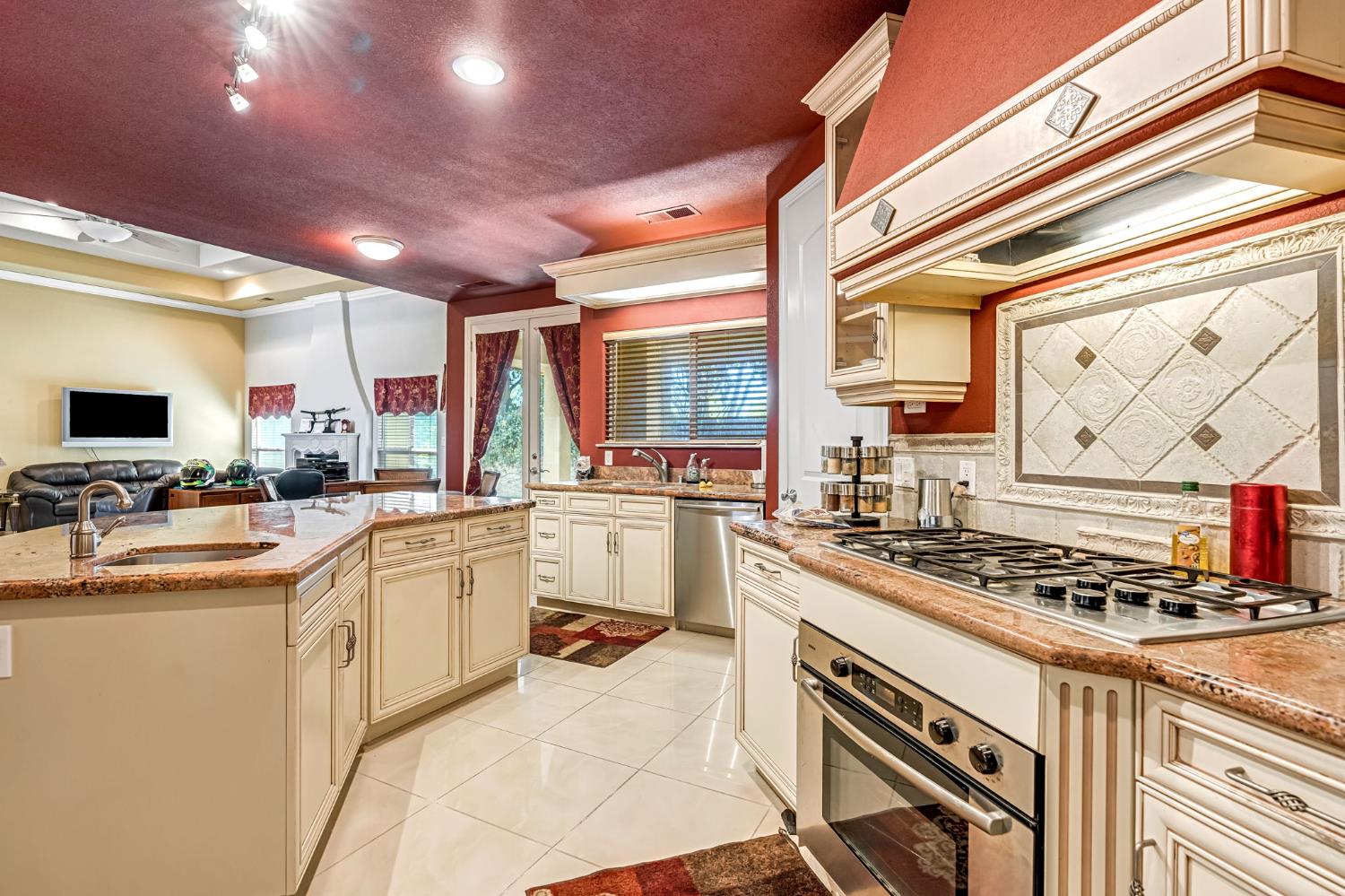 7559 N Antioch Ave, Fresno, CA 93722