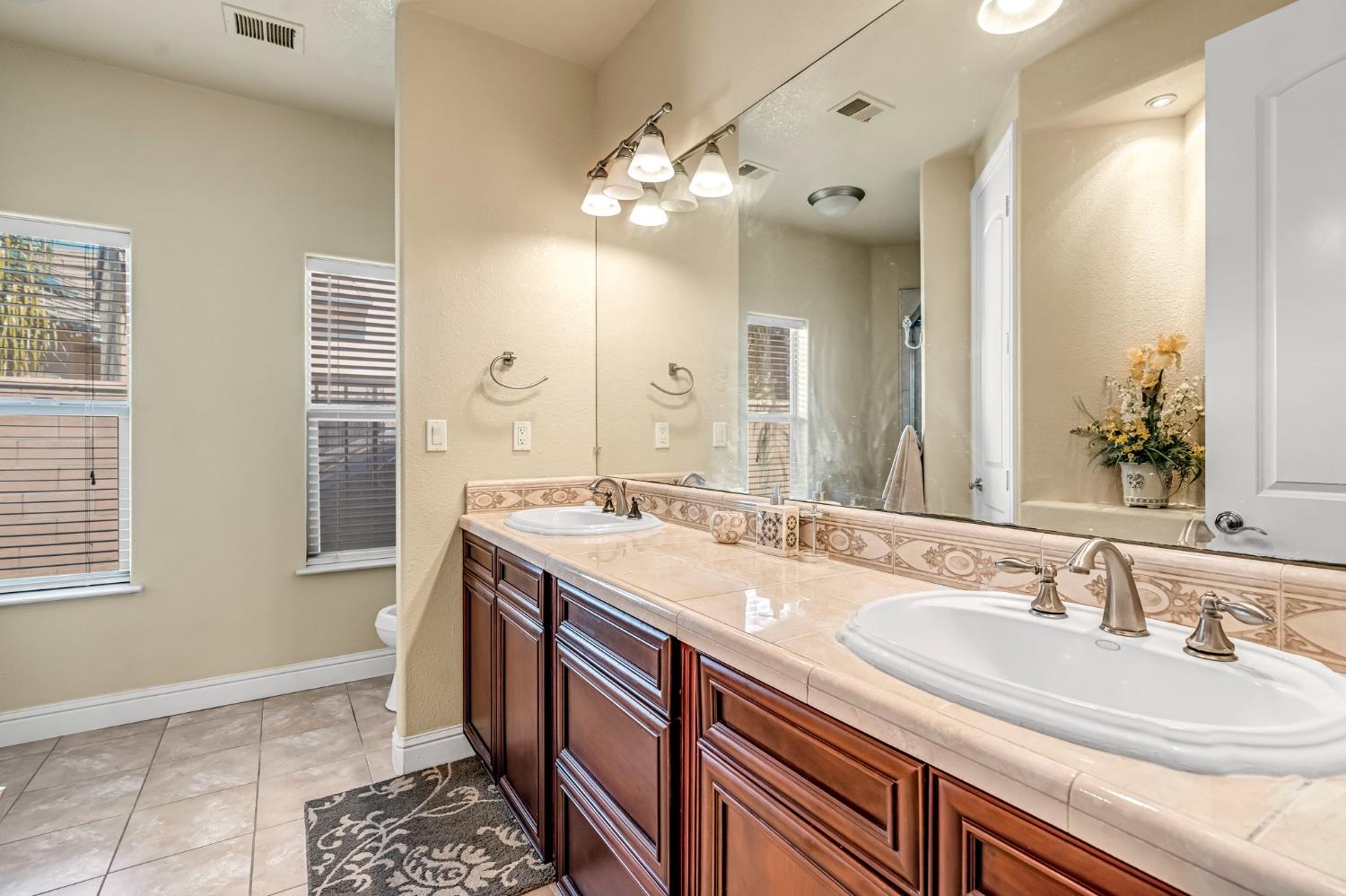 7559 N Antioch Ave, Fresno, CA 93722