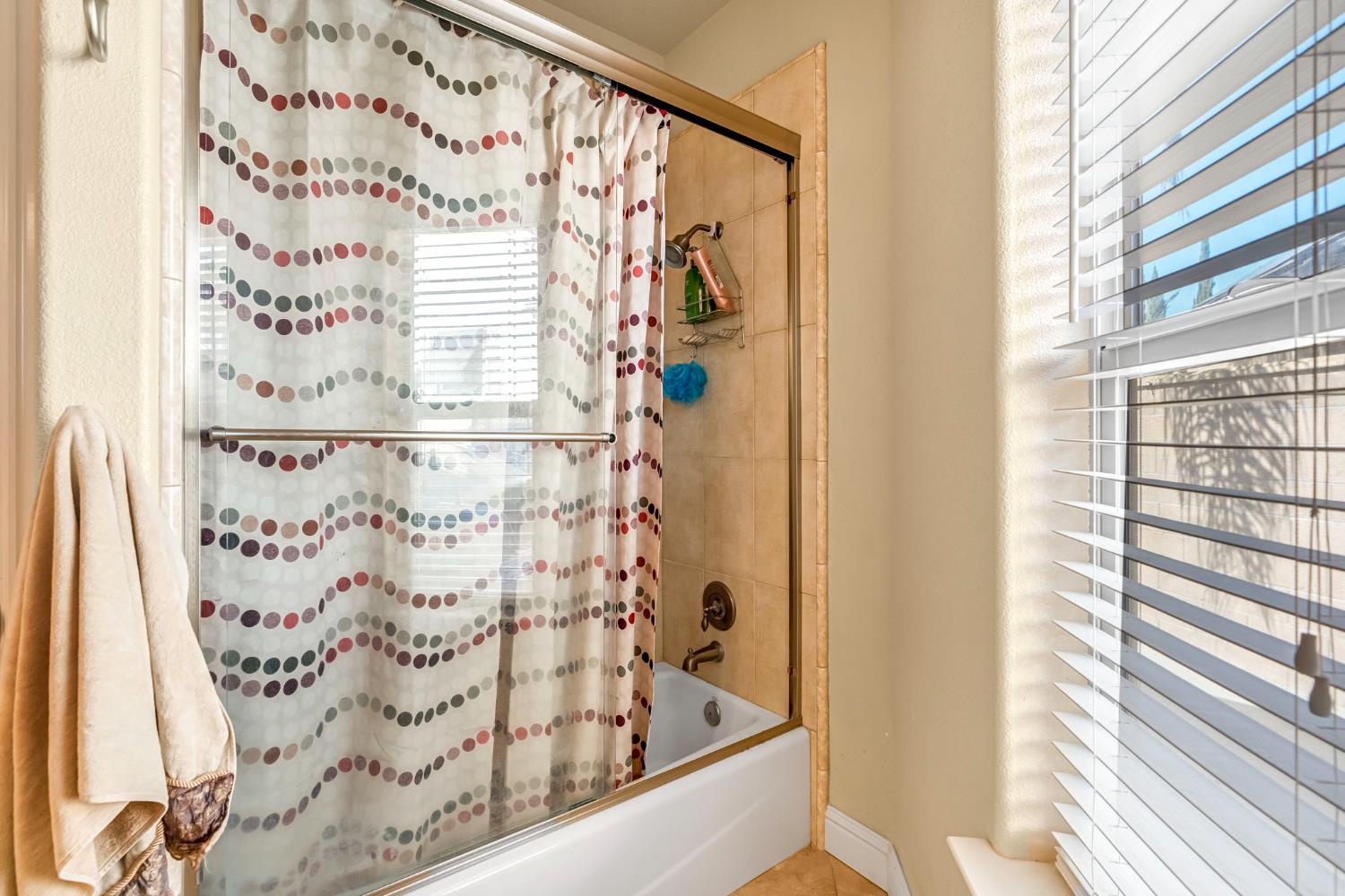 7559 N Antioch Ave, Fresno, CA 93722