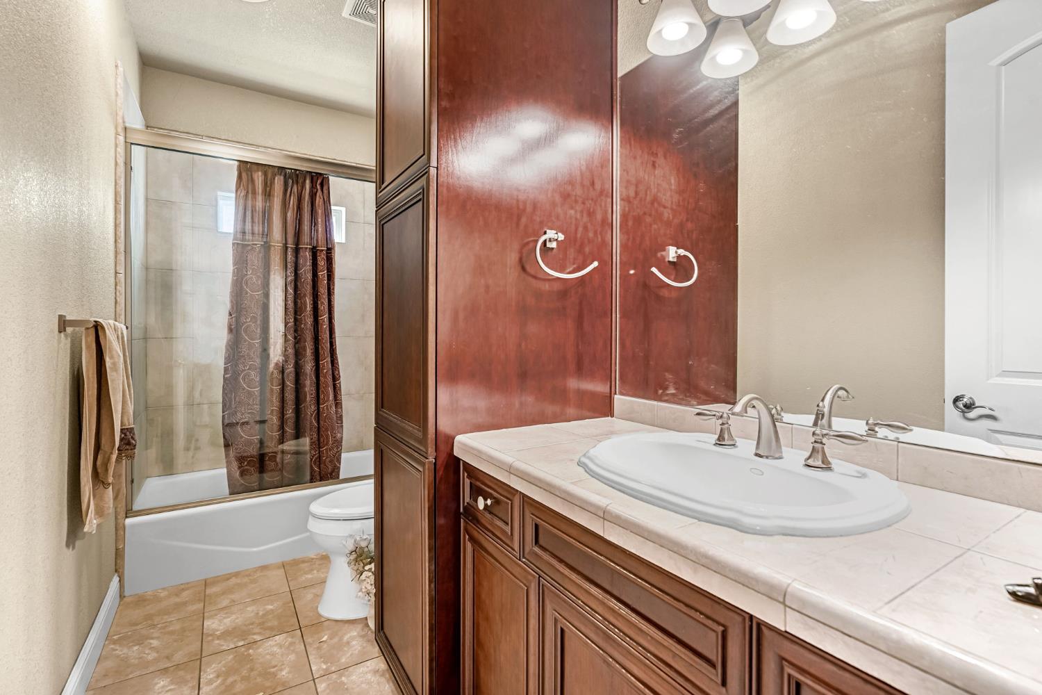 7559 N Antioch Ave, Fresno, CA 93722