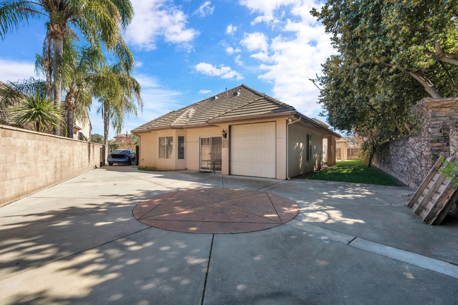 7559 N Antioch Ave, Fresno, CA 93722