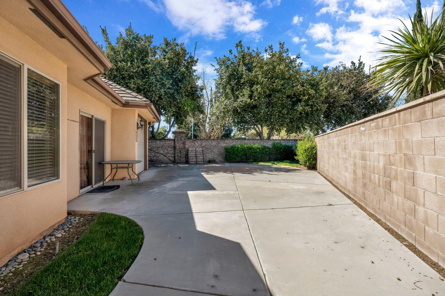 7559 N Antioch Ave, Fresno, CA 93722