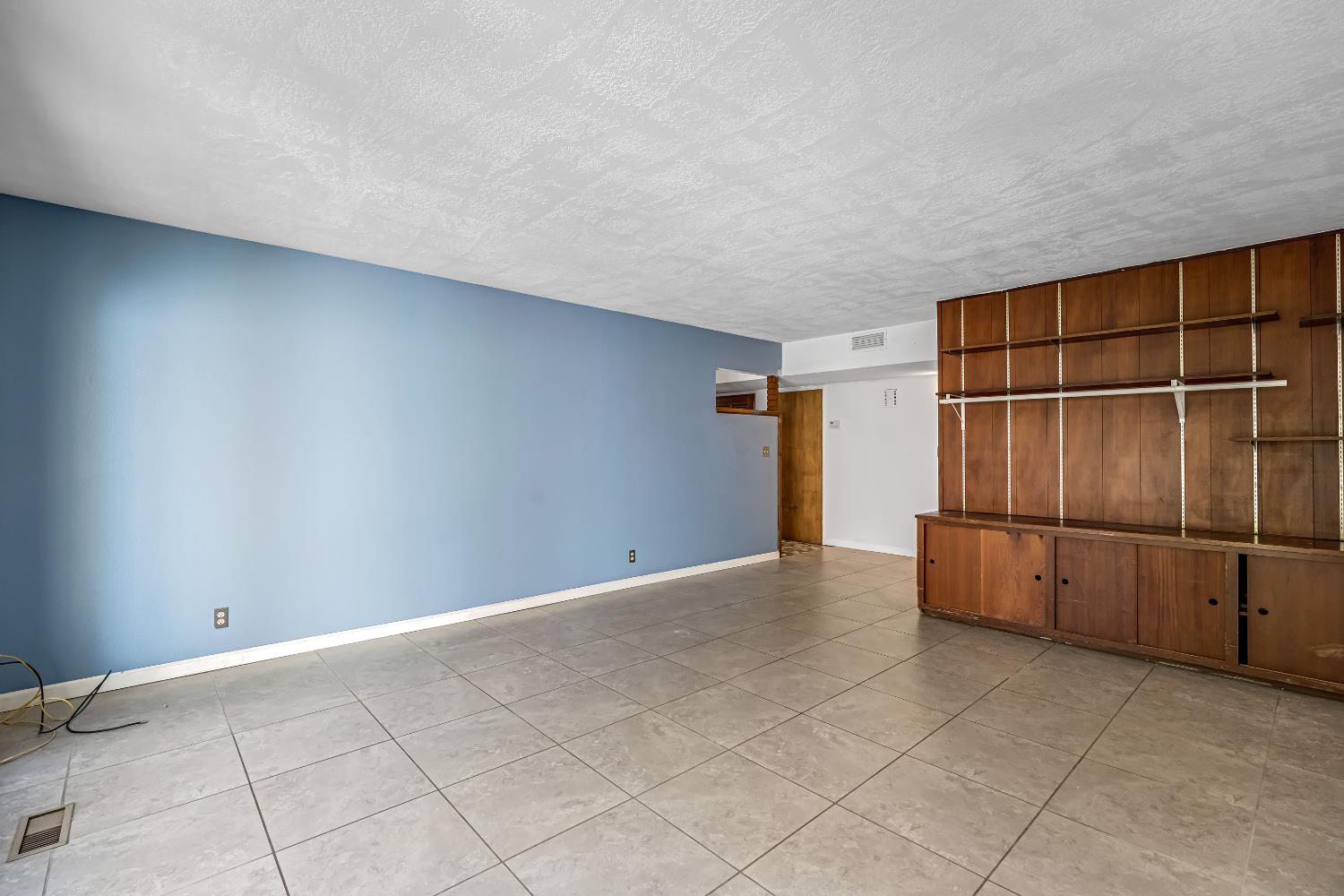 5694 N Winchester Ave, Fresno, CA 93704