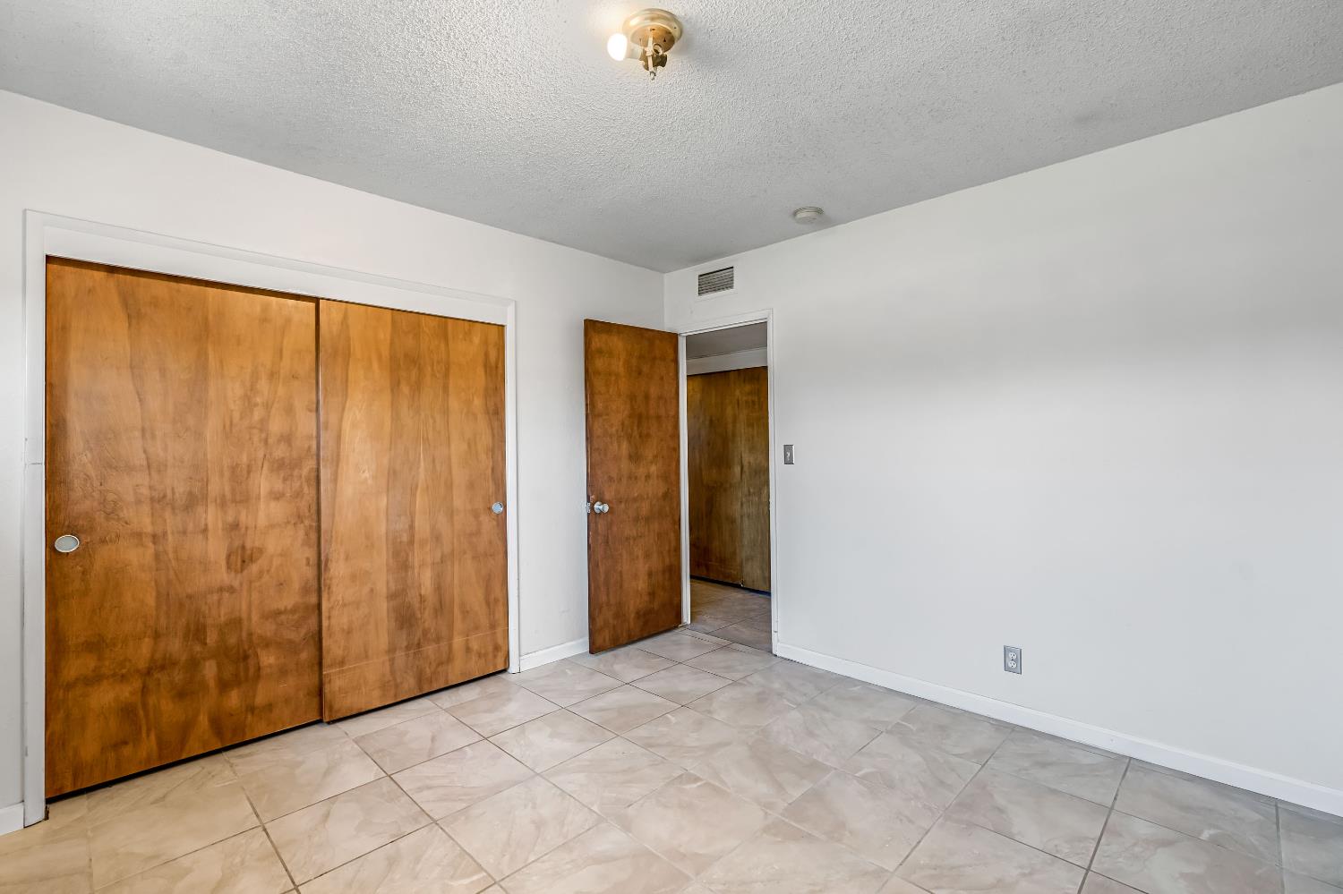 5694 N Winchester Ave, Fresno, CA 93704