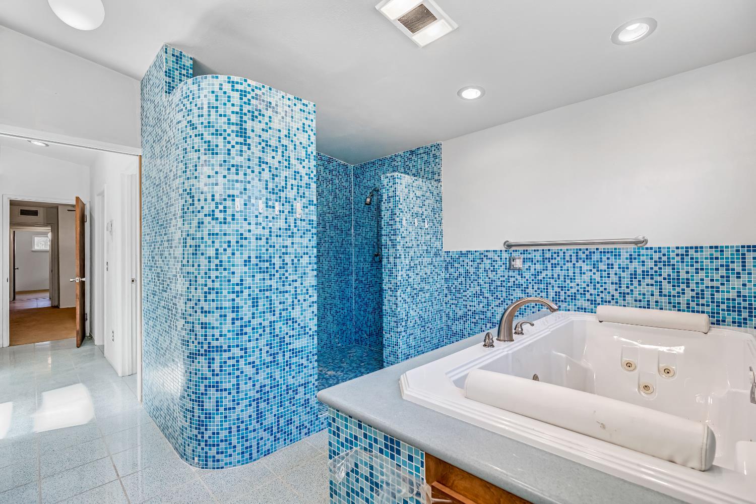 5694 N Winchester Ave, Fresno, CA 93704