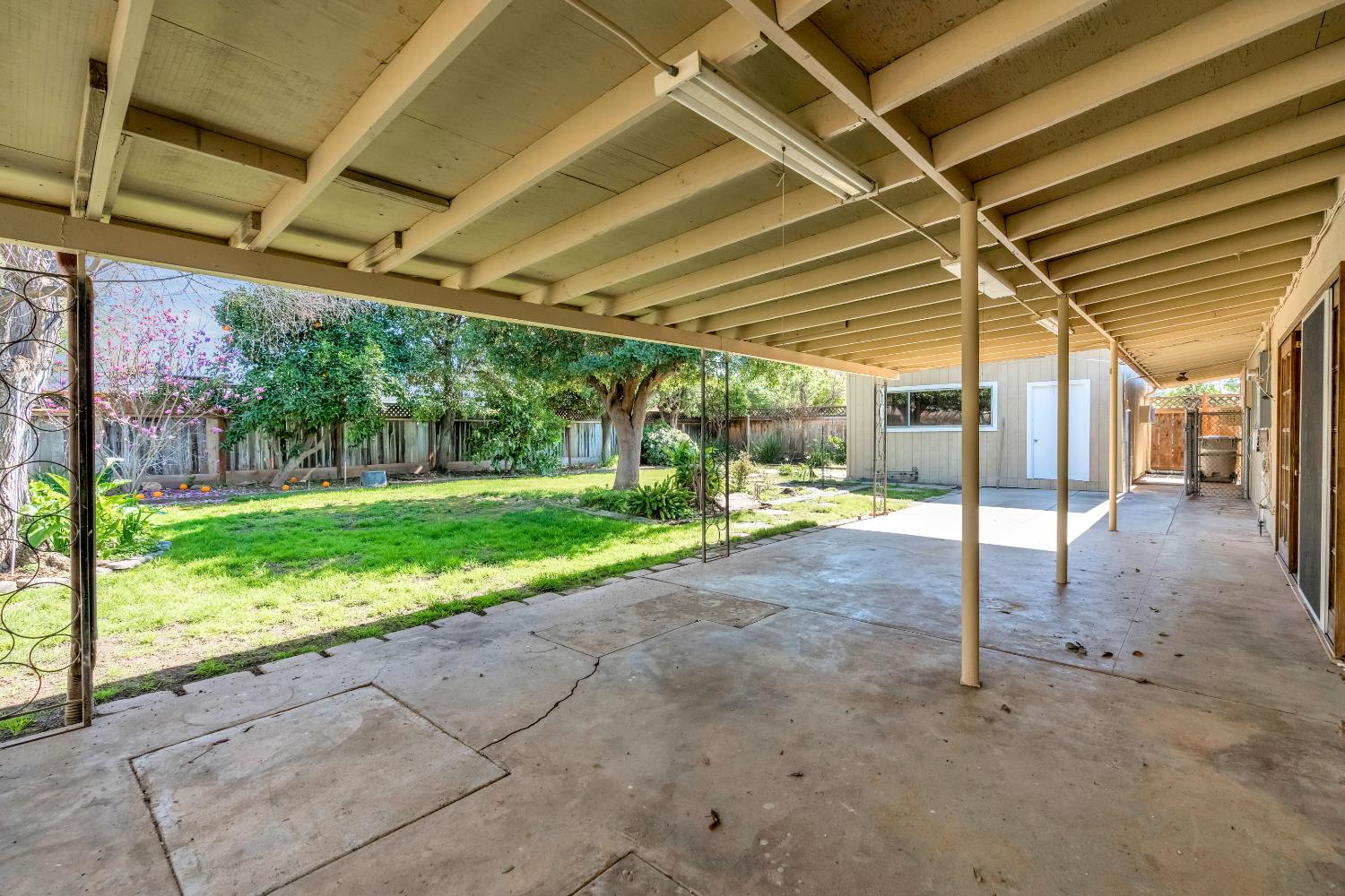 5694 N Winchester Ave, Fresno, CA 93704