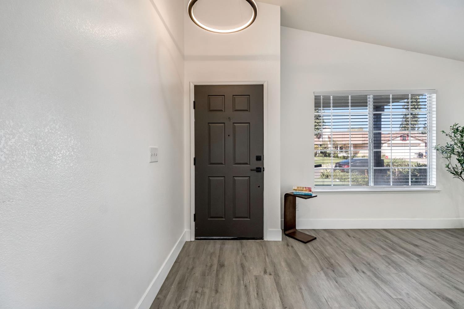 5545 W Norwich Ave, Fresno, CA 93722