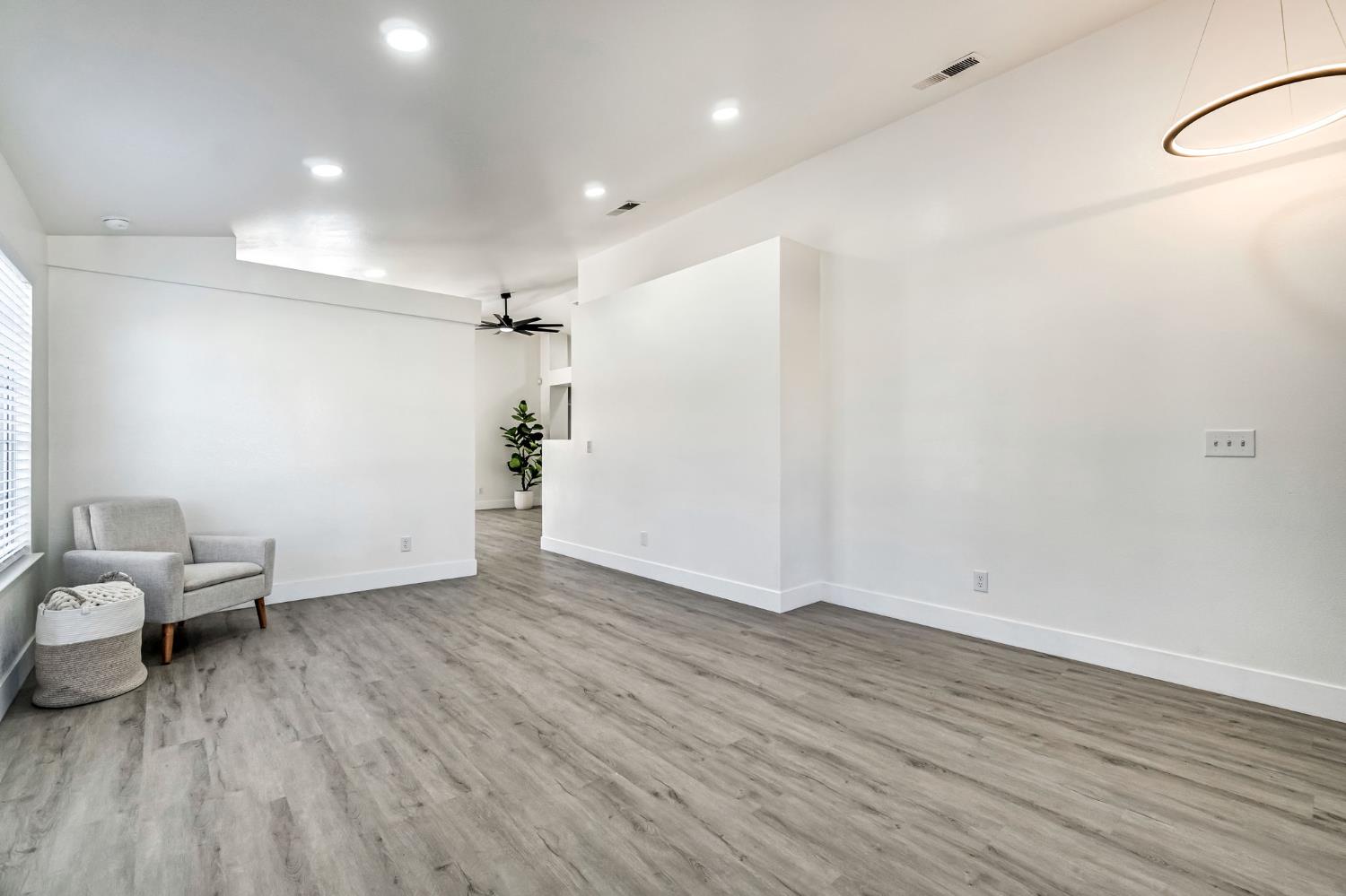 5545 W Norwich Ave, Fresno, CA 93722