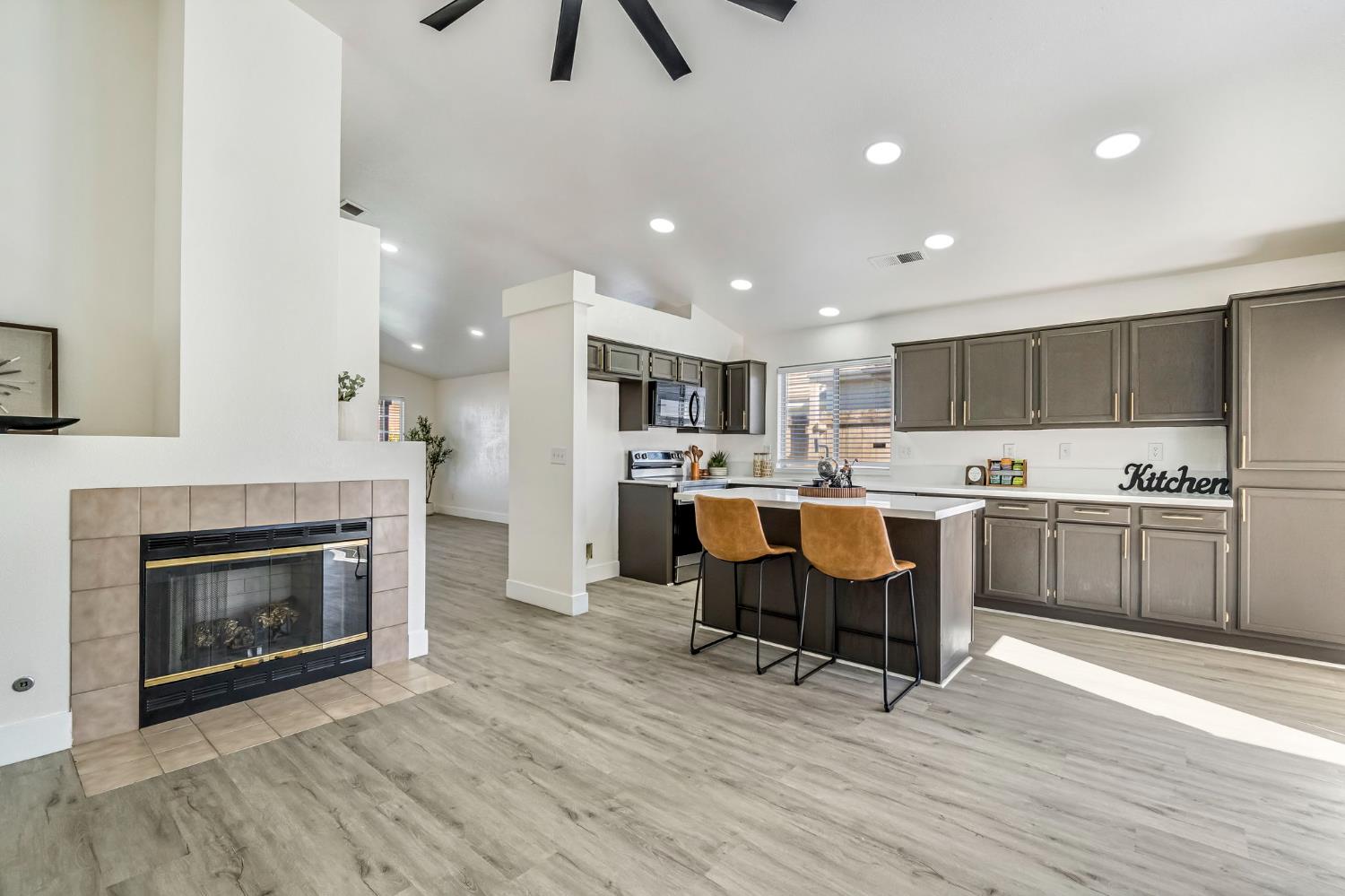 5545 W Norwich Ave, Fresno, CA 93722