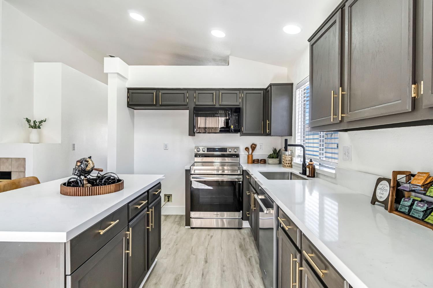 5545 W Norwich Ave, Fresno, CA 93722