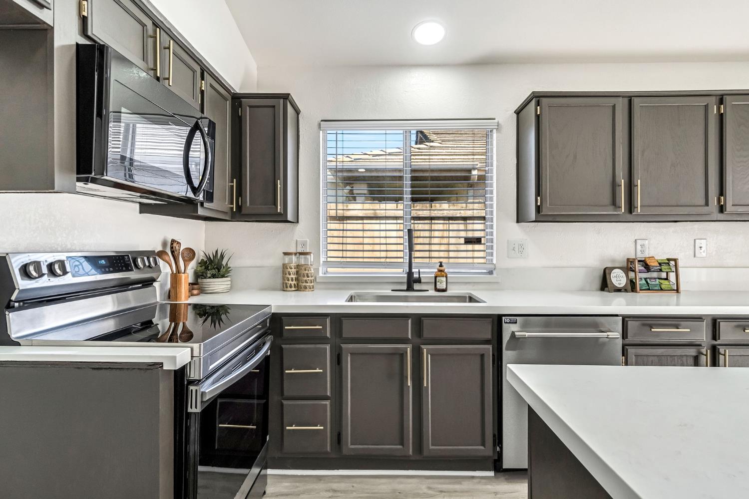 5545 W Norwich Ave, Fresno, CA 93722