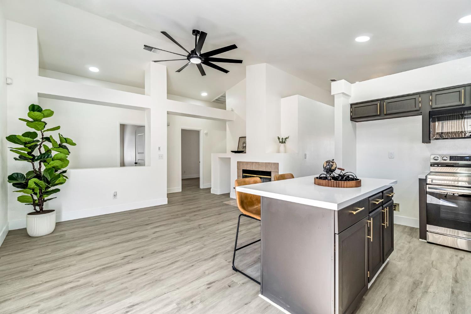 5545 W Norwich Ave, Fresno, CA 93722