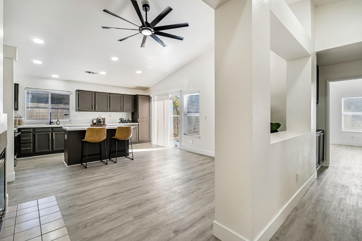 5545 W Norwich Ave, Fresno, CA 93722