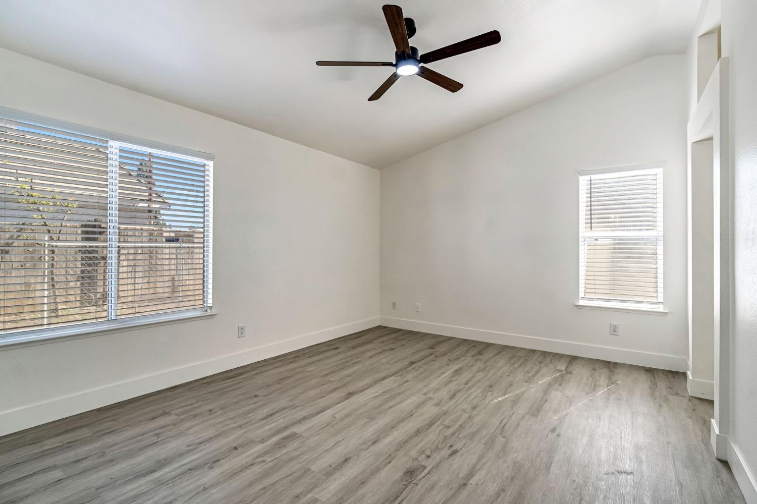 5545 W Norwich Ave, Fresno, CA 93722