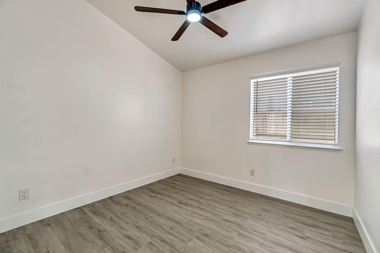 5545 W Norwich Ave, Fresno, CA 93722