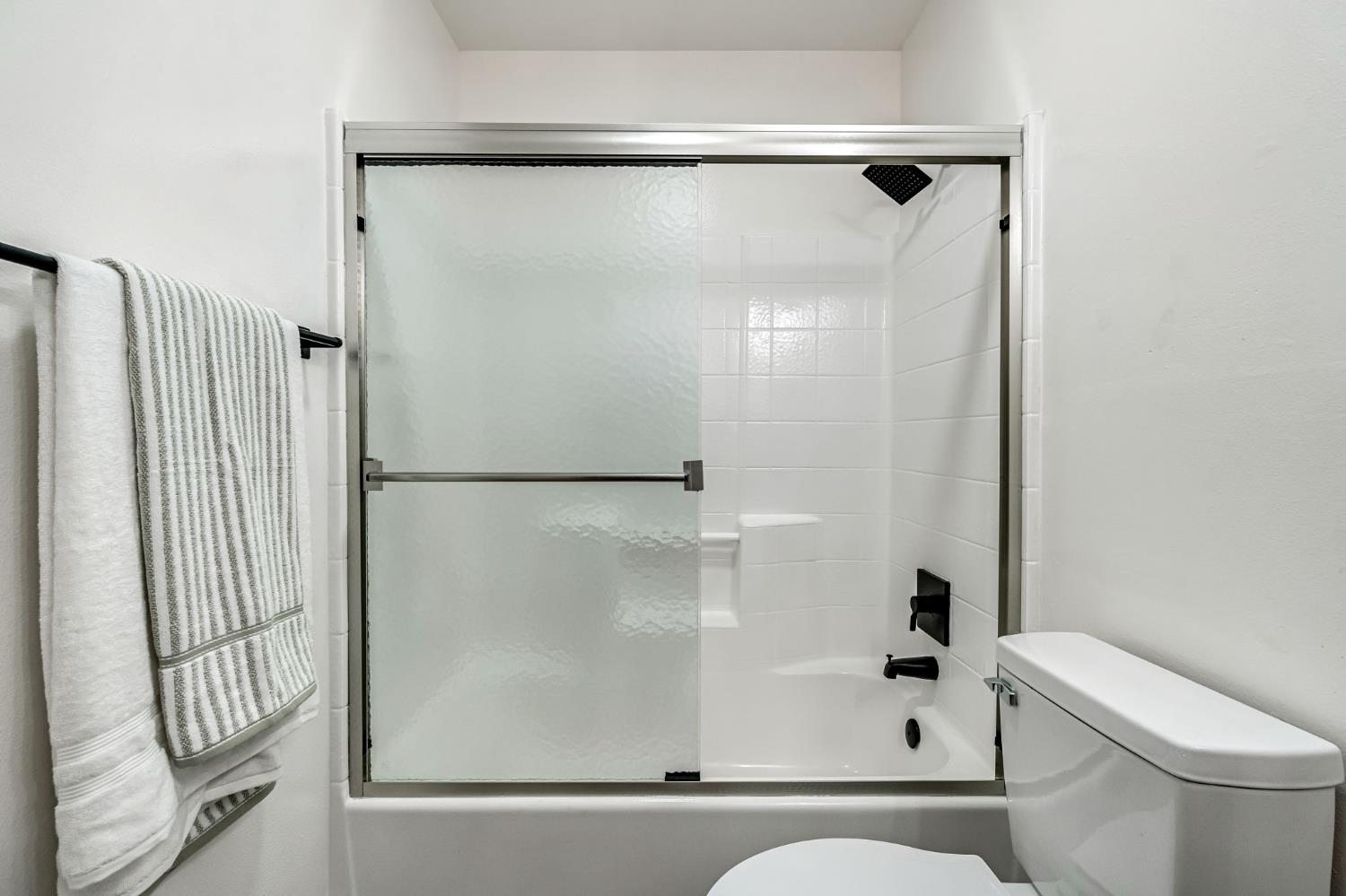 5545 W Norwich Ave, Fresno, CA 93722