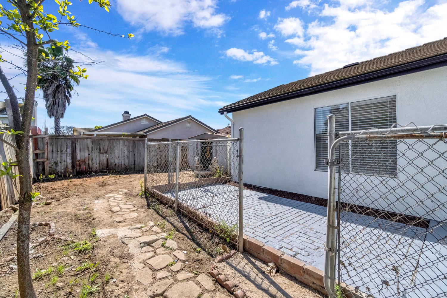 5545 W Norwich Ave, Fresno, CA 93722