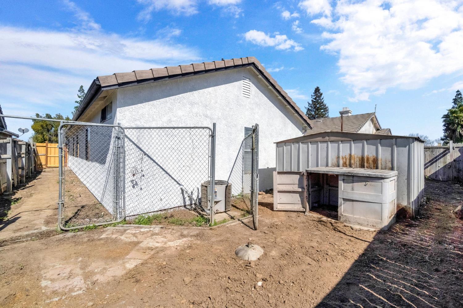 5545 W Norwich Ave, Fresno, CA 93722