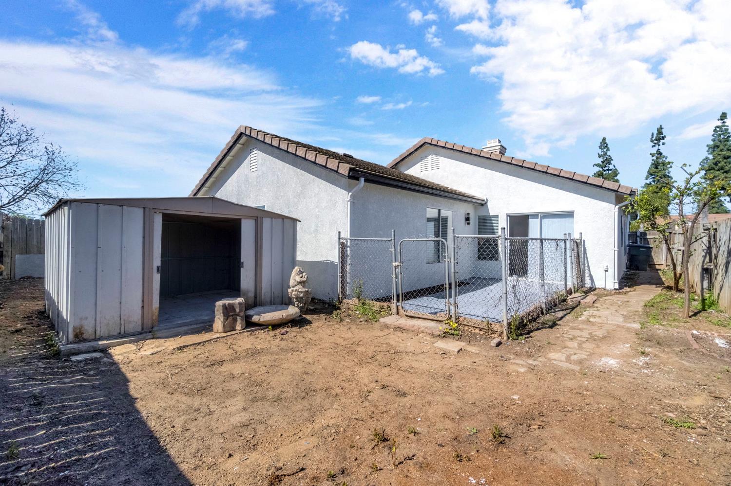 5545 W Norwich Ave, Fresno, CA 93722