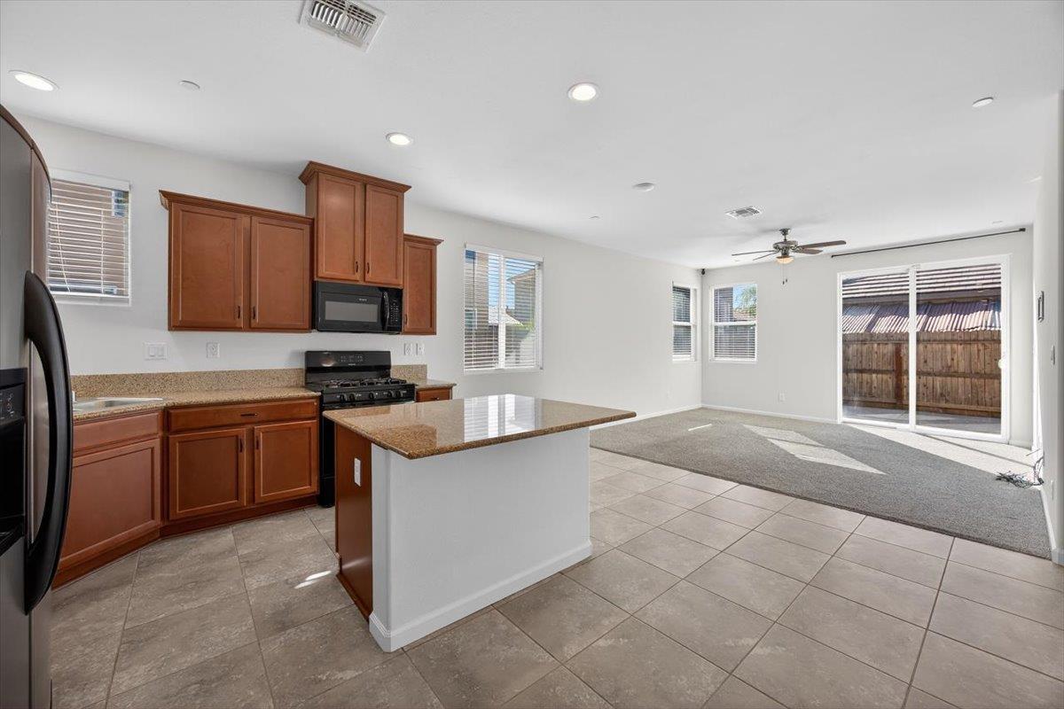 118 Peerless St, Madera, CA 93638