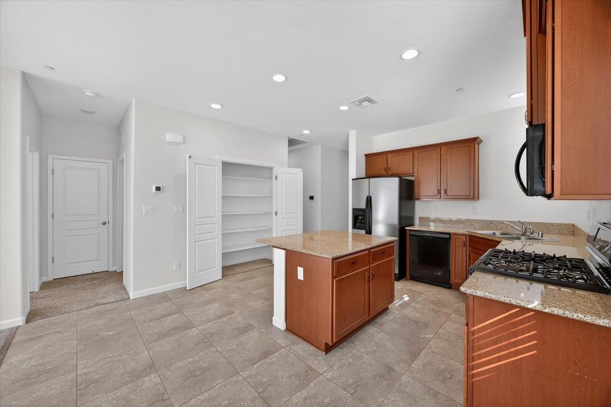 118 Peerless St, Madera, CA 93638