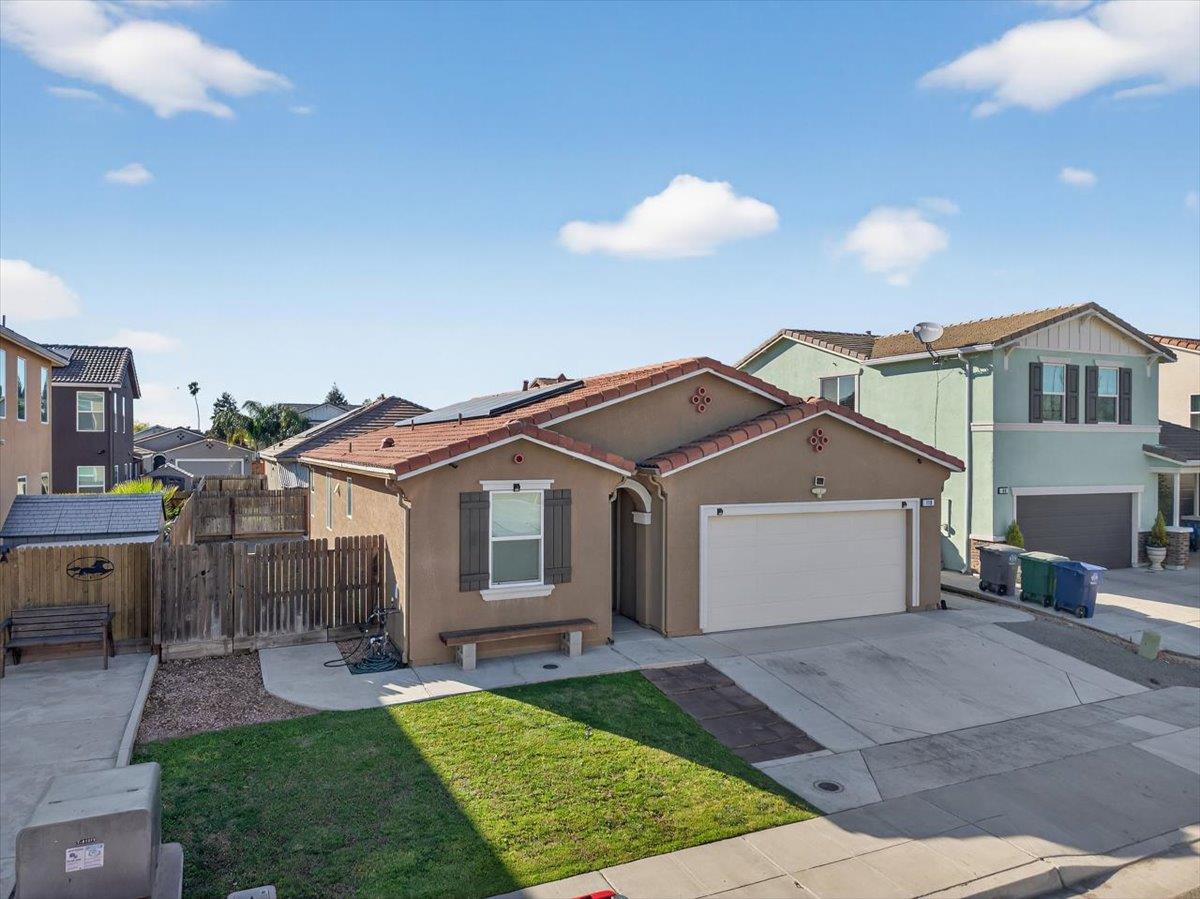 118 Peerless St, Madera, CA 93638