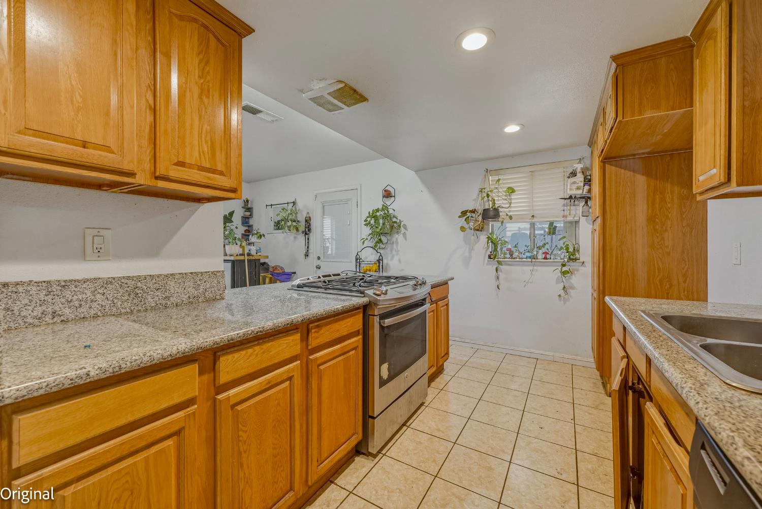 1741 Hickory Ave, Livingston, CA 95334