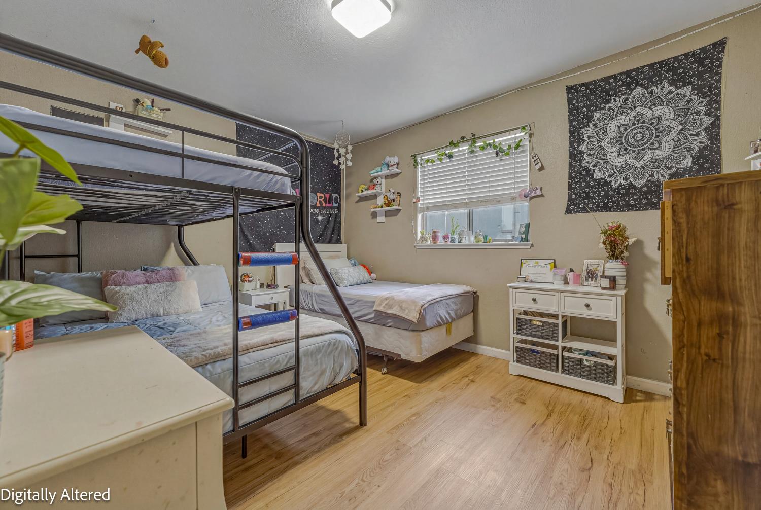 1741 Hickory Ave, Livingston, CA 95334