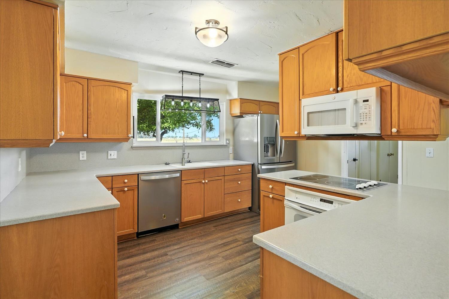 2176 2224 N Bethel Ave, Sanger, CA 93657