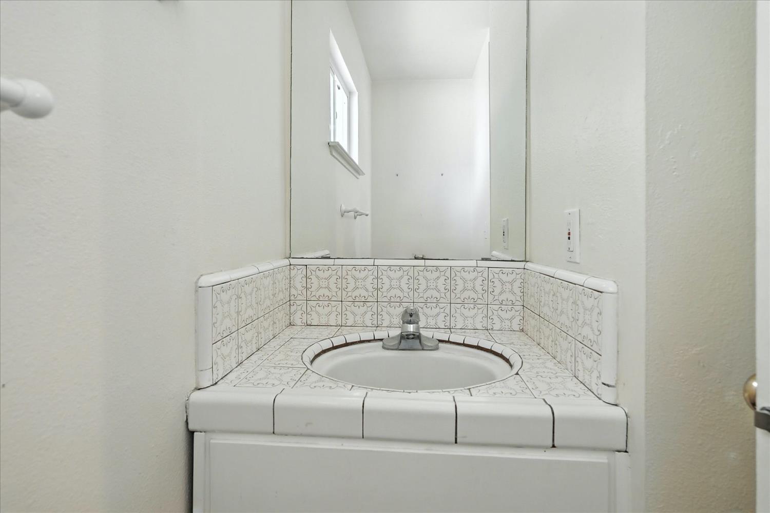 2176 2224 N Bethel Ave, Sanger, CA 93657